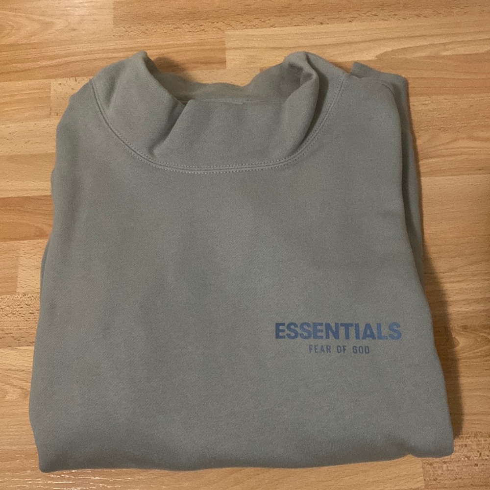 Men’s Essentials mockneck sweatshirt